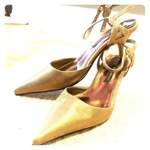 METALLIC GOLD KITTEN HEELS